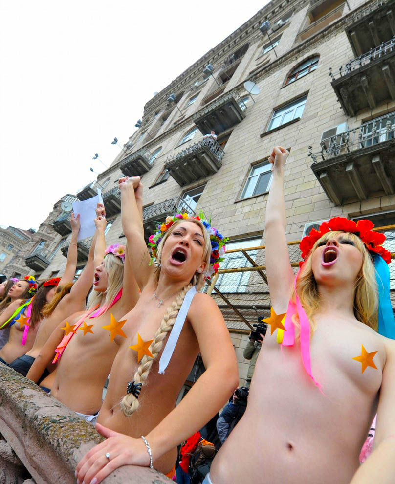 ukrainian-femen-topless-protesters-19