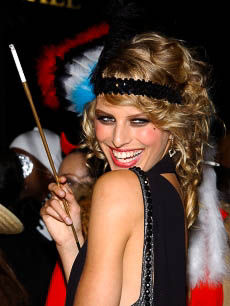 karolina-kurkova-halloween-1