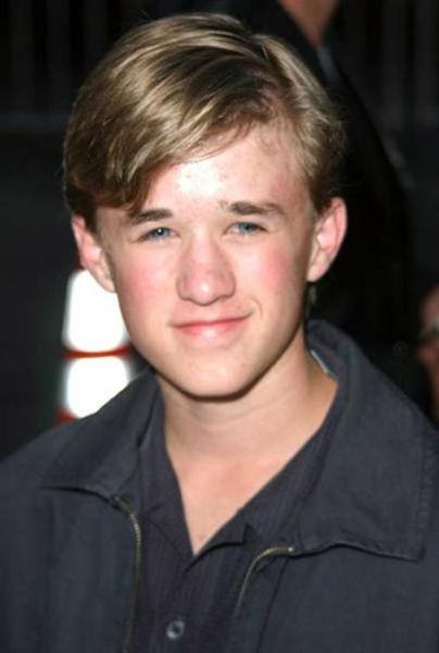 haley_joel_osment_looks_weird_640_04