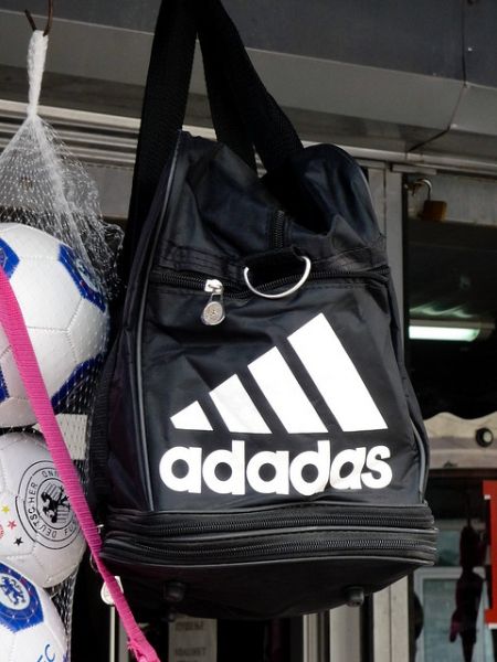 chinese_counterfeiting_at_its_worst_640_38