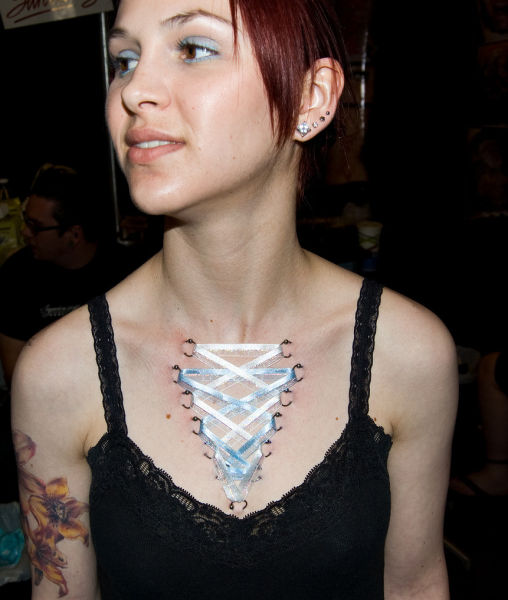 girls_overly_obsessed_with_body_modification_04
