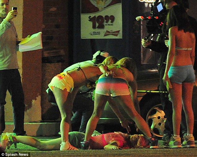 article-2114704-1228b7cf000005dc-99_634x505