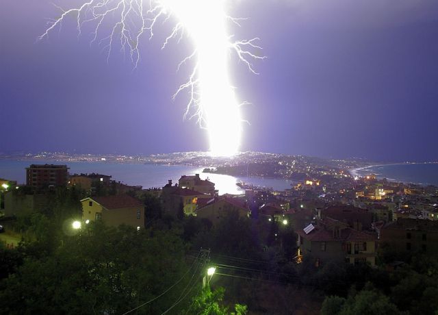 when_lightning_strikes_640_15