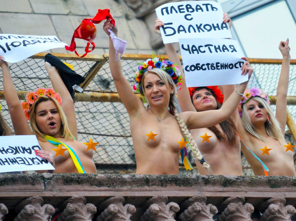 ukrainian-femen-topless-protesters-18
