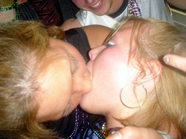 young_chicks_kissing_on_the_lips_640_21