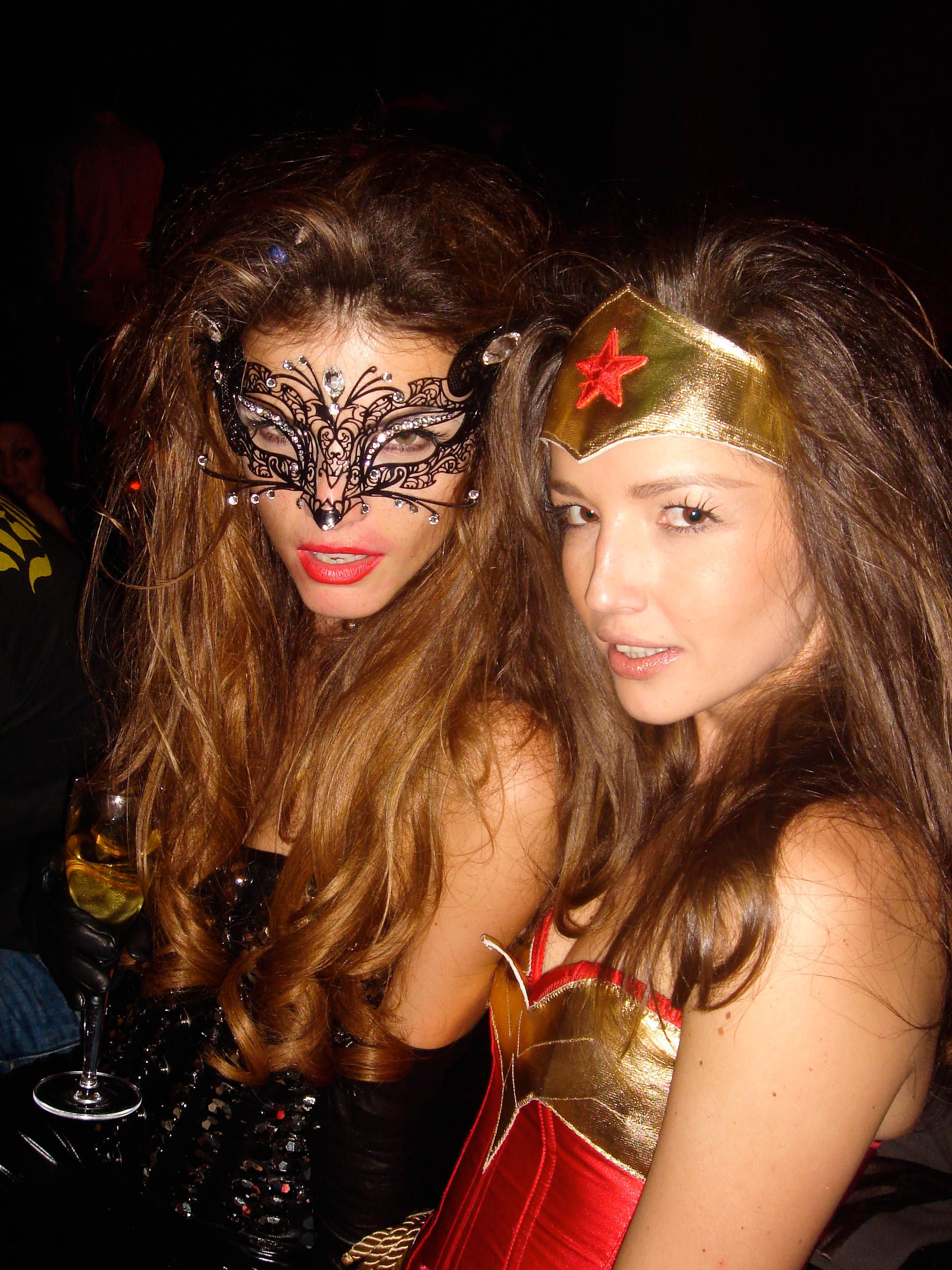 jeiza-chiminazzo-and-renata-maciel-halloween