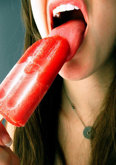 pretty-girls-eating-popsicles-52