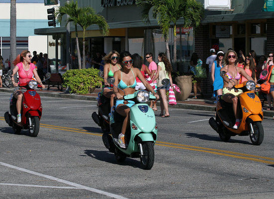 selena-gomez-and-vanessa-hudgens-spring-break-171