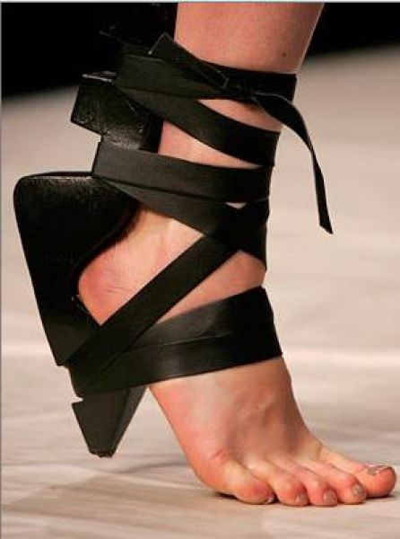 insane_hign_heels_640_04