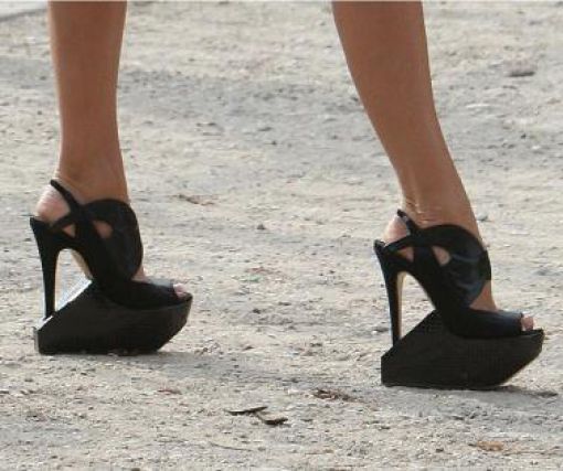 insane_hign_heels_640_11