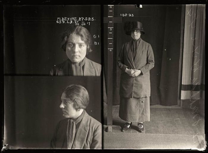 retro_mug_shots_of_women_22
