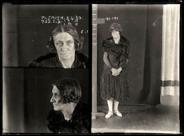 retro_mug_shots_of_women_24