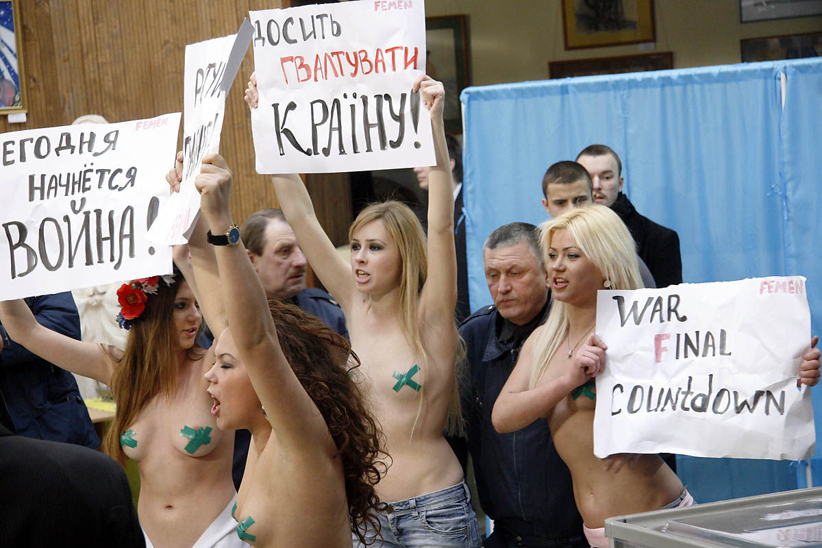 ukrainian-femen-topless-protesters-1
