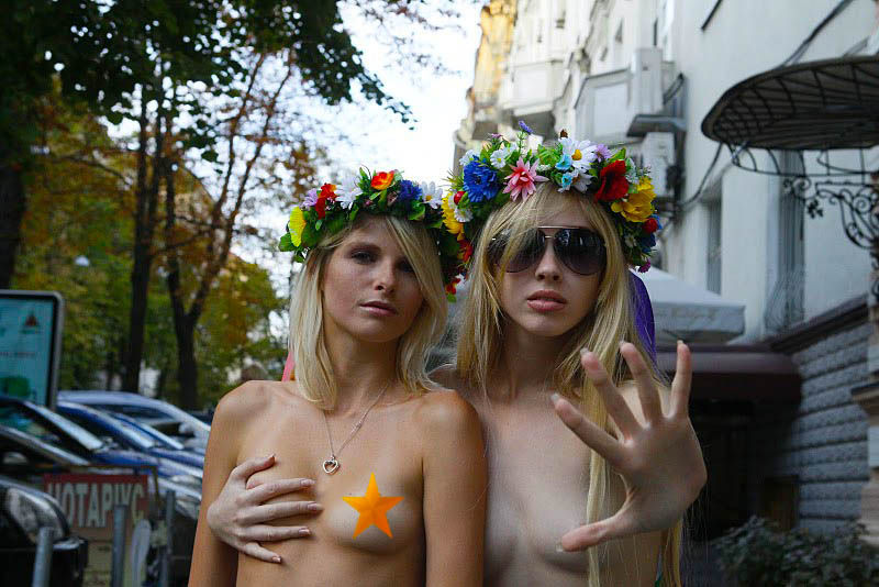ukrainian-femen-topless-protesters-85