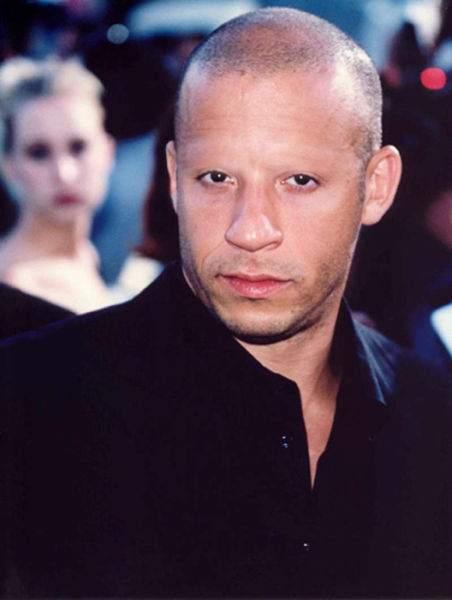 celebrities_with_no_eyebrows_640_58