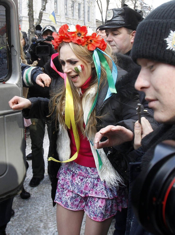 ukrainian-femen-topless-protesters-28