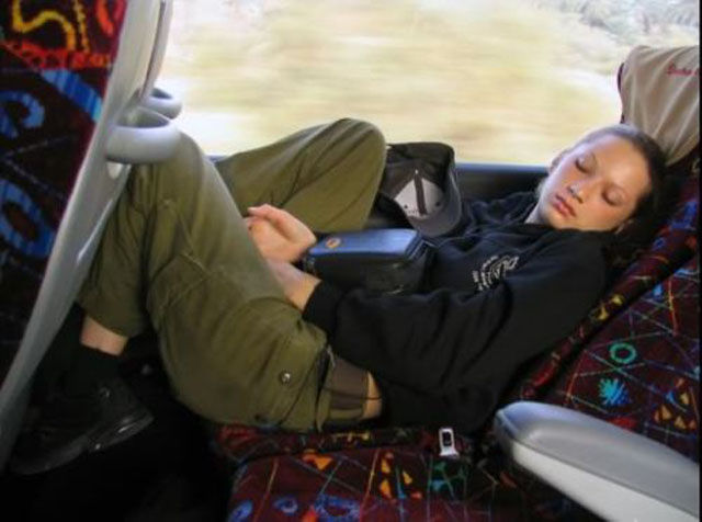 these_israeli_army_ladies_are_dazzling_640_36