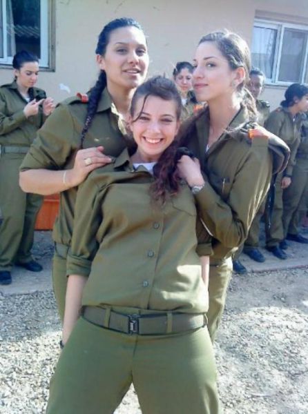 these_israeli_army_ladies_are_dazzling_640_67