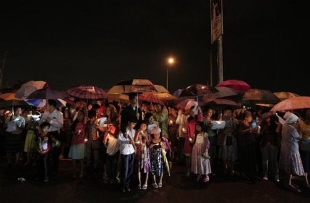 philippines_lady_gaga_protest_04