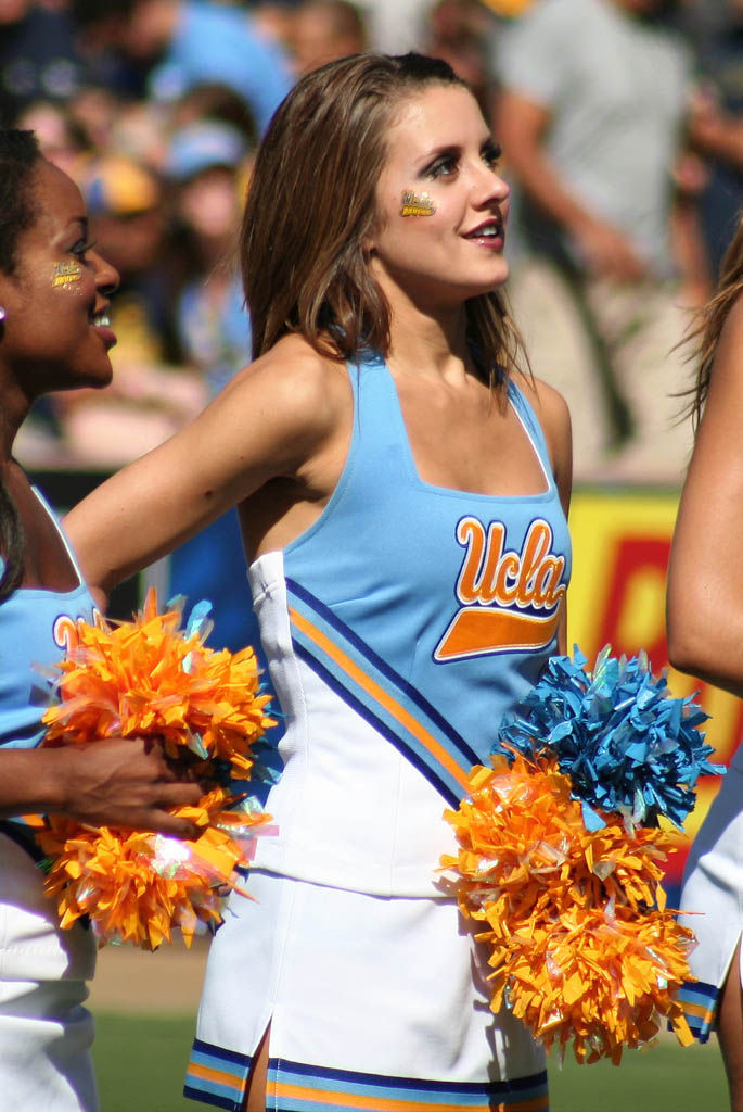 ucla-cheerleaders-2012-39