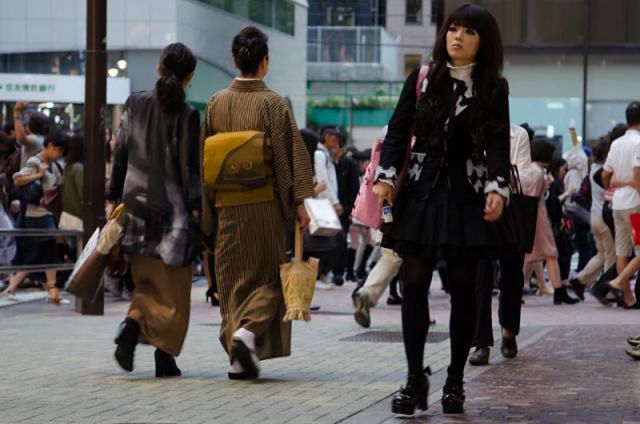strange_japanese_womens_fashion_640_47