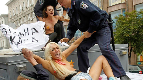 ukrainian-femen-topless-protesters-58