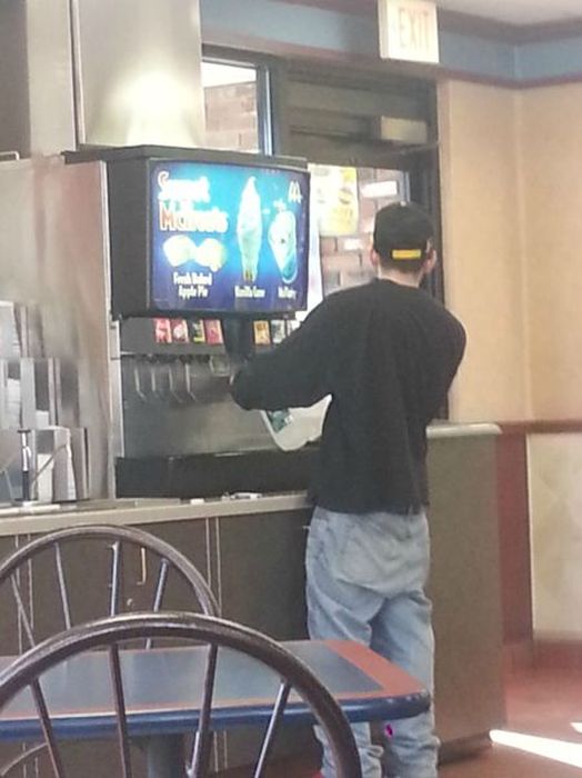 some_of_the_strangest_things_seen_at_mcdonalds_31