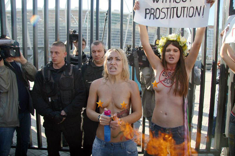 ukrainian-femen-topless-protesters-106