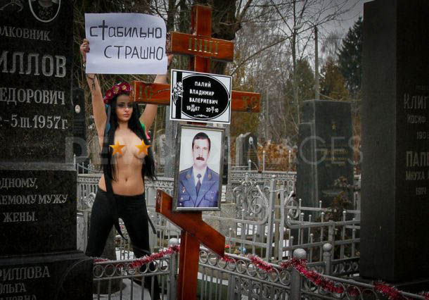 ukrainian-femen-topless-protesters-77