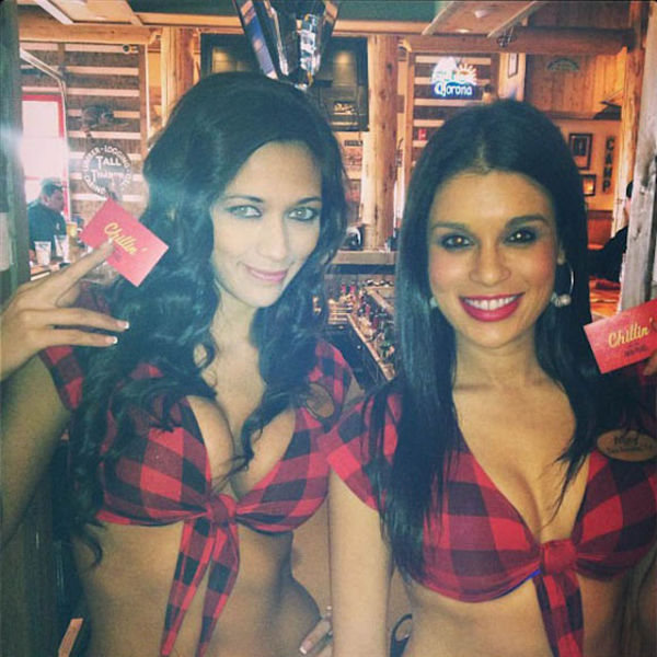 the_busty_waitrons_of_twin_peaks_restaurants_06