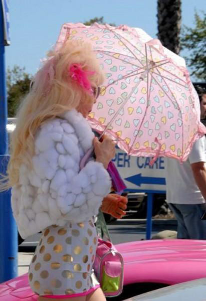 a_more_mature_barbie_640_05